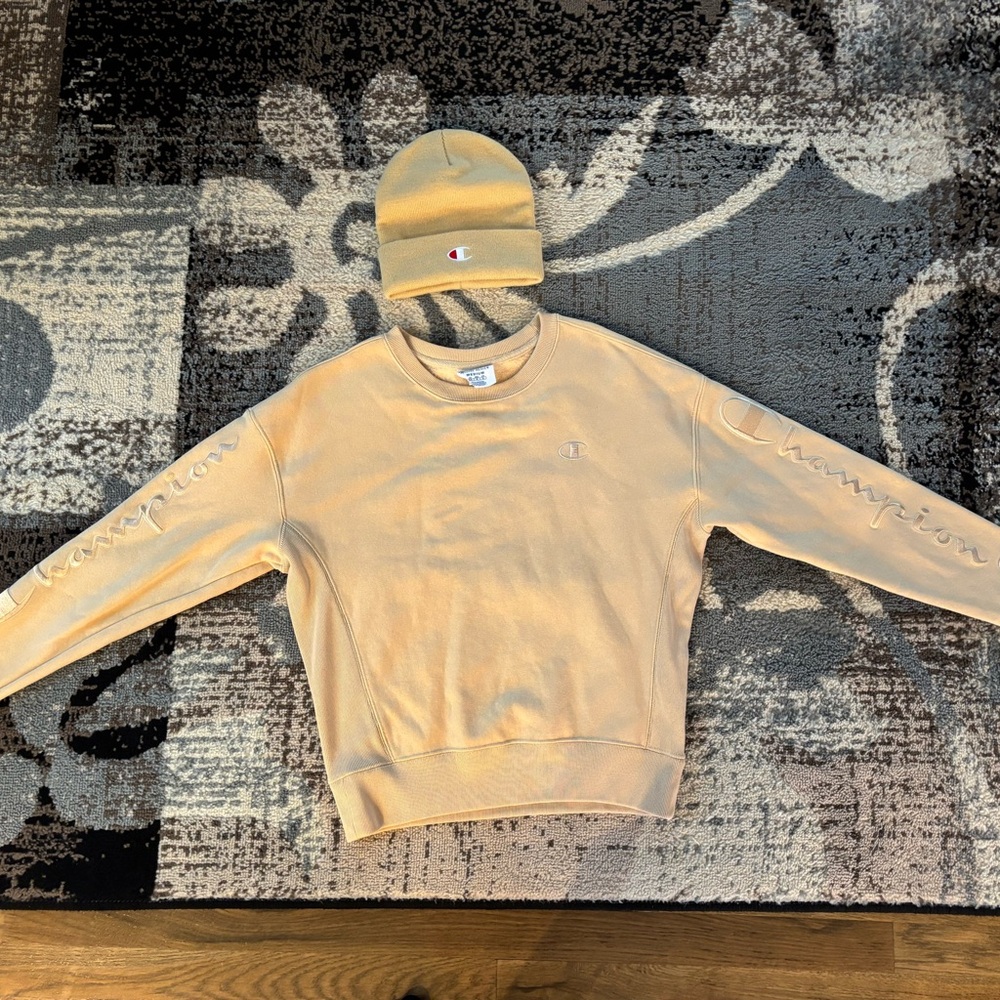 Champion Beige Sweatshirt and Beanie Set from Urban Outfitters!